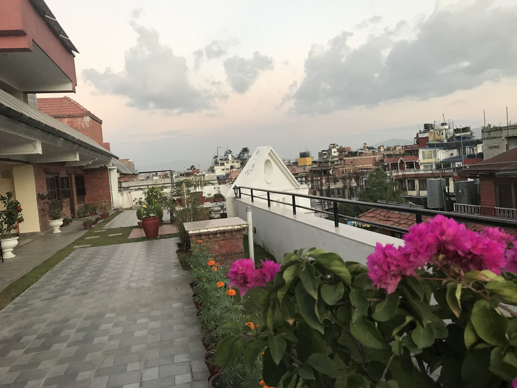 Dom Himalaya Hotel Katmandú Exterior foto