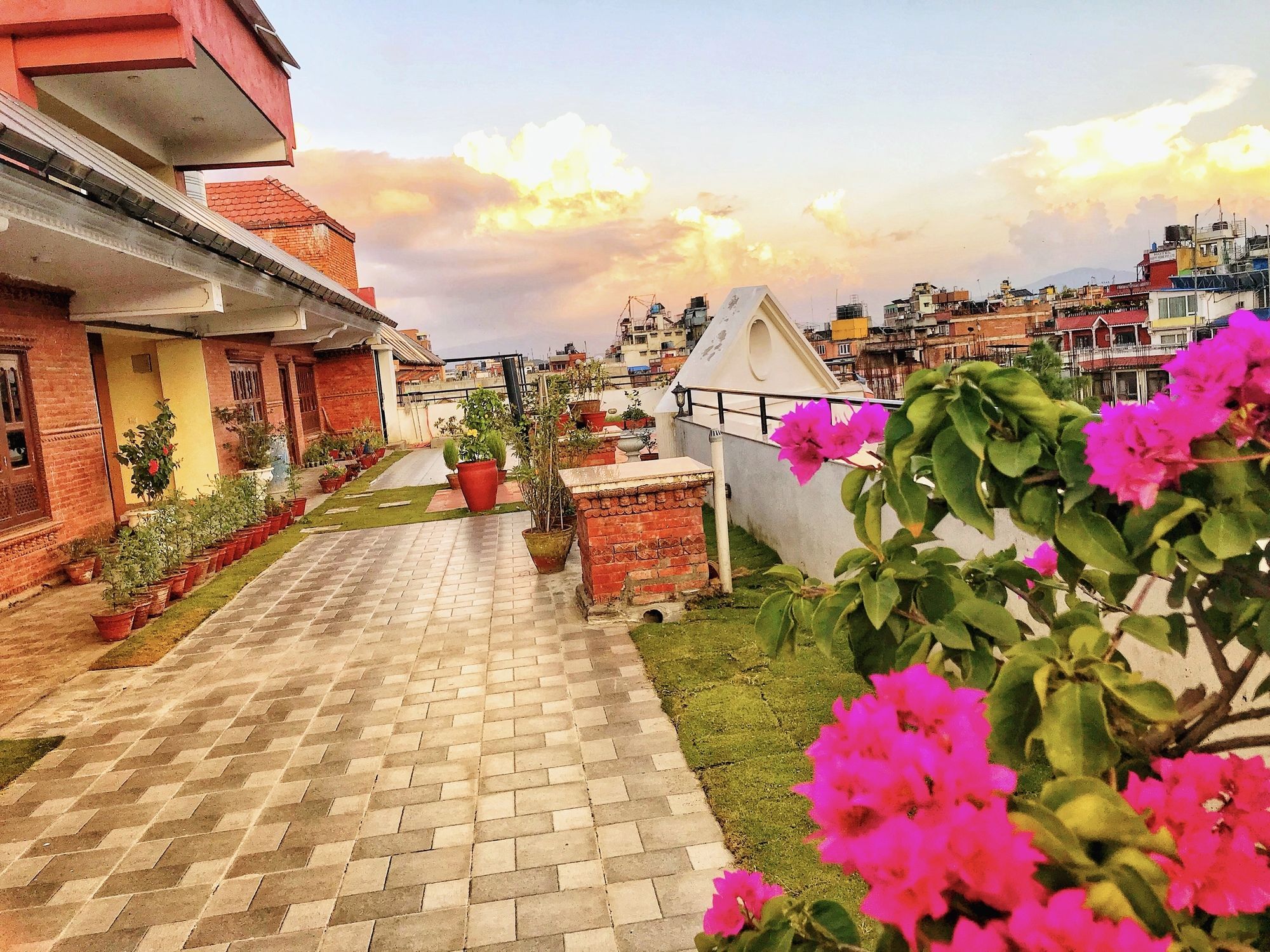 Dom Himalaya Hotel Katmandú Exterior foto